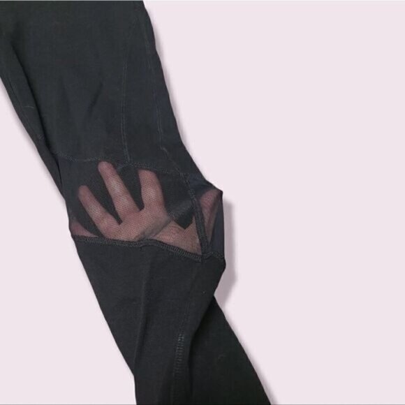 𝅺Elite Active Wear Black Leggins with Mesh Cooling, Size Medium - Picture 2 of 6